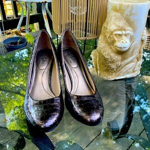 Lifestride soft system faux alligator pumps brown sz 9.5